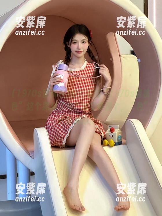 你们看到“1970s蜜桃色”这个黑料了吗？就安卓那个，“色”还没掉的粉。