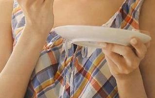 谁在51吃瓜中心偷偷观看？看来蠢事也是快乐的源泉！