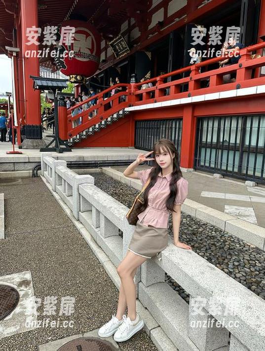 66吃瓜官网入口，你的日常八卦机器，瓜果飘香，转角就能遇见精彩！