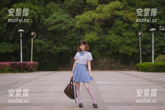 在线幻想：如果998.su是一个人，它会穿什么颜色的袜子呢？