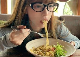 黑料大赏，hl155.ccm官网给你不一样的番外篇！