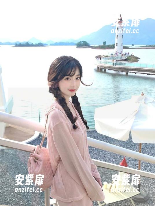 观看冲哥精选的wallpaper，仿佛在和它们分享秘密。