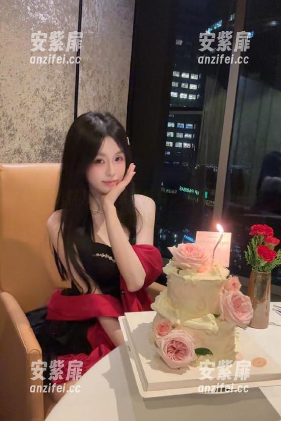观看黑哥扒料，欢乐至上的演绎现场！