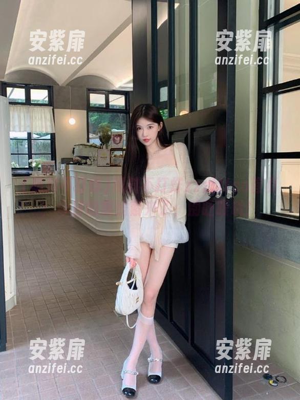 黑料不打烊zzztttso首页：今日的黑线索来了，别眨眼哦！