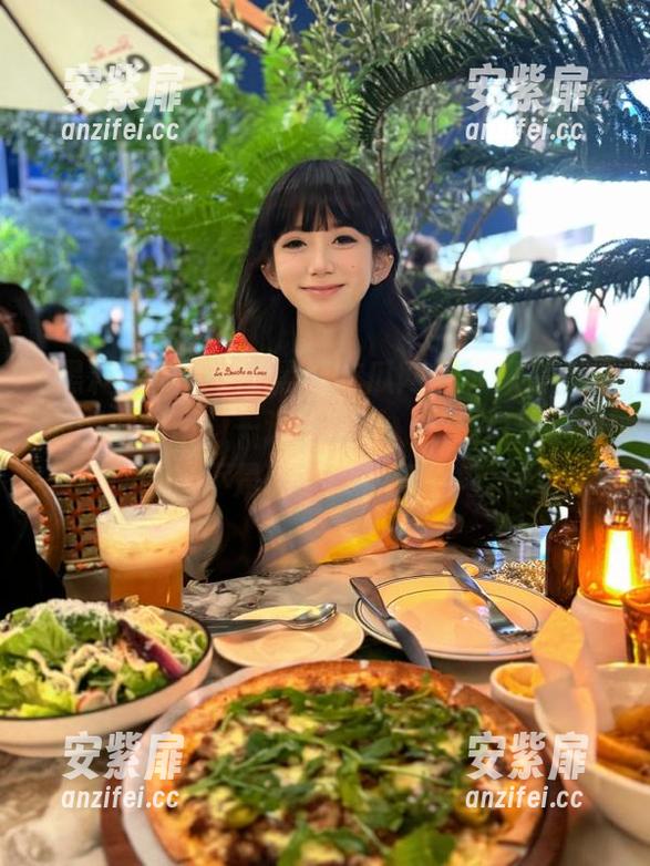 17黑料吃瓜网首页像是我的心理庇护所，一边围着瓜，一边幻想着自己是不是哪个故事的主角。