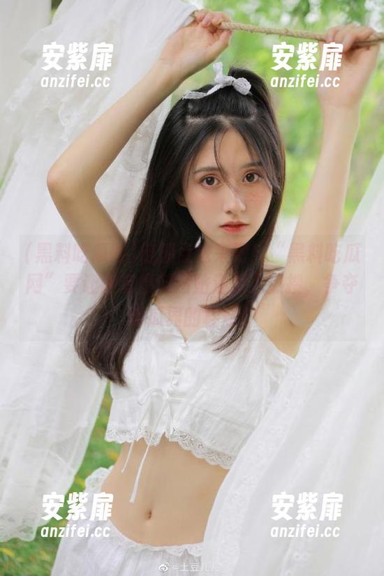 链接点进来吧！“黑料吃瓜网”要让所有爆料网站迅速上热搜，争夺吃瓜界的桂冠！