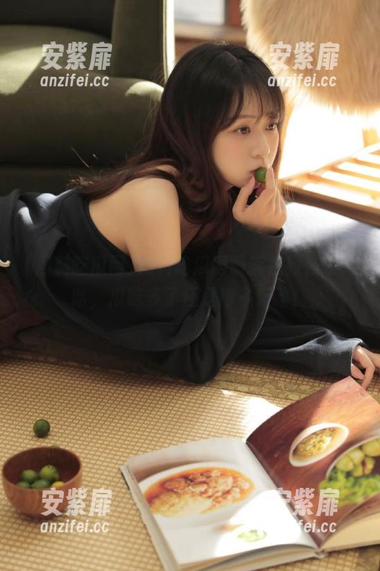 黑料吃瓜网最新视频在线，哈，瓜吃多了还是得多运动！