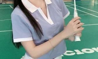“黑料吃瓜网”在iOS上扔出来的门，带着它特有的幽默感，难道我们又要开始点评了？