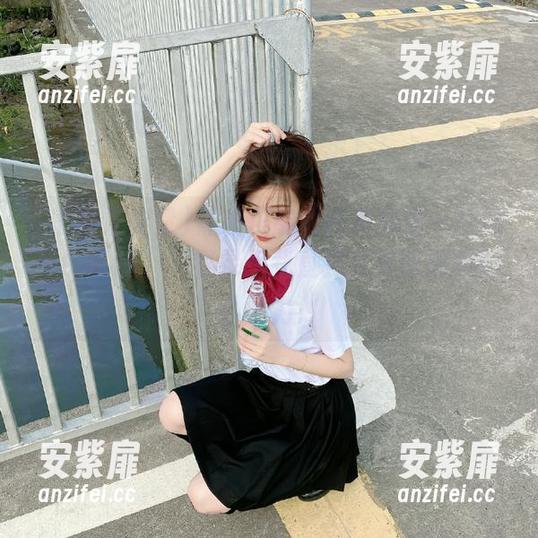 黑料正能量 黑料正能量网页就像一块神奇的“网”,登录后我直接变身吃瓜界的小马力!