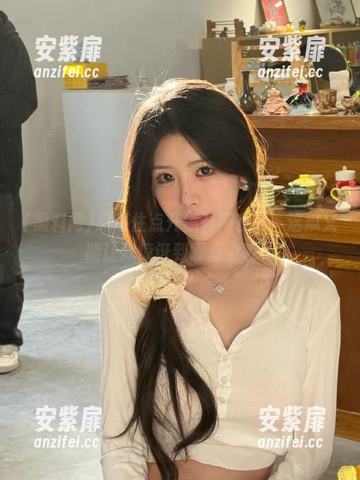 忍不住点开黑料网在线，这瓜又能让我惊讶到哪里去呢？